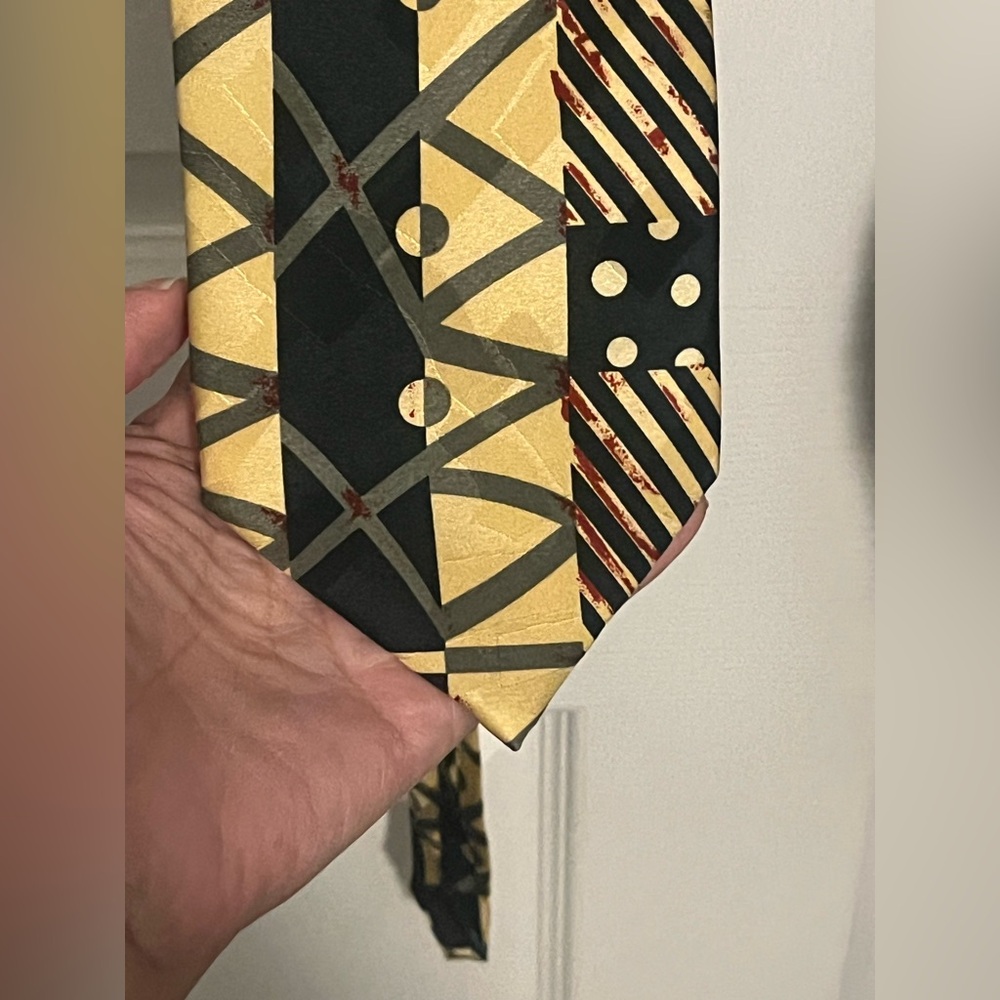 Geometric Black and Gold Tie with Bold Pattern